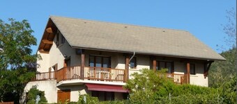 Mountain, T2 close to beach and shops.