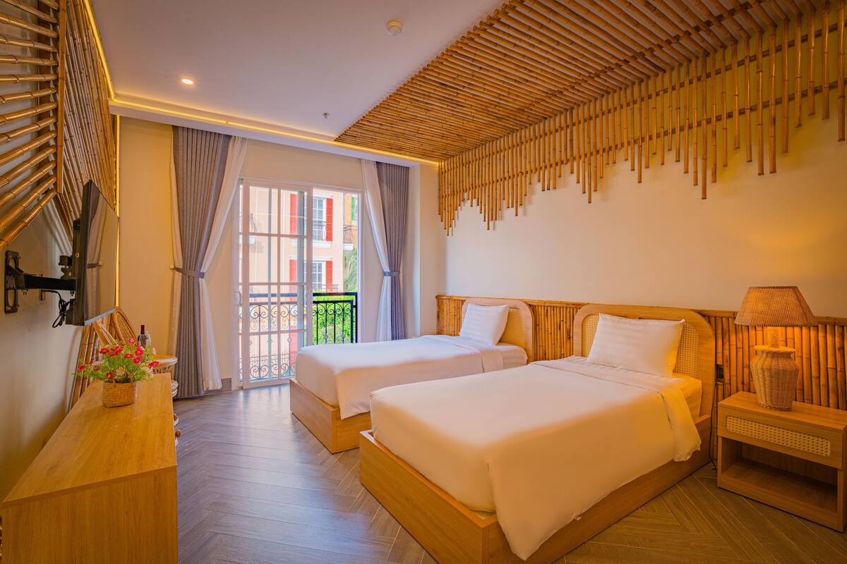 Family Triple Room, City View | Desk, laptop workspace, free WiFi, bed sheets