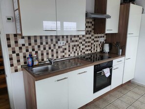 Micro-ondes, four, plaque de cuisson, lave-vaisselle