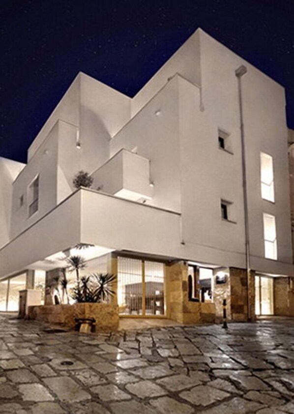 المنشأة من الخارج