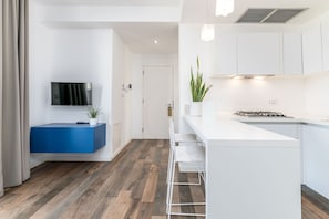 Refrigerador, cafetera/tetera