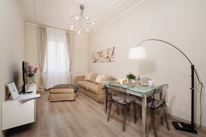 Smart TV - Stylish 2-Bedroom Flat by St. Peter’s – King Bed, A/C, Fast Wi-Fi. Super Clean! (Roma)