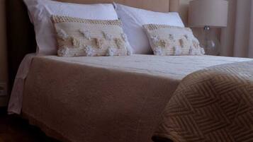 5 bedrooms, free WiFi, bed sheets