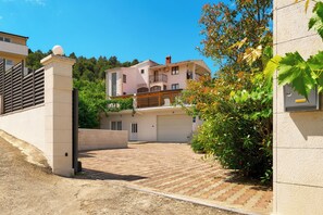 Front of property - Sun Spalato Villa Alisa (Mastrinka)