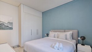 Apartamento Deluxe, vistas a la ciudad | 1 dormitorio, cortinas opacas, tabla de planchar con plancha