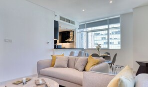 디럭스 아파트, 시내 전망 | 거실 공간