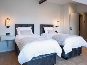 3 chambres, fer et planche à repasser, accès Internet, draps fournis
