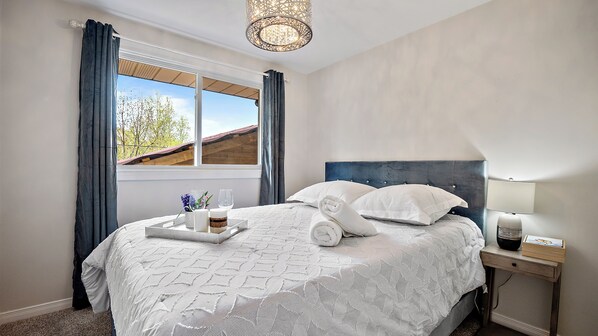 4 Schlafzimmer, Schreibtisch, Bügeleisen/Bügelbrett, Reisekinderbett