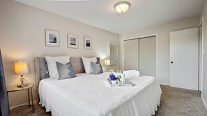 4 Schlafzimmer, Schreibtisch, Bügeleisen/Bügelbrett, Reisekinderbett