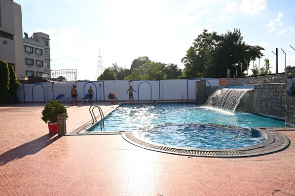 12 piscinas externas
