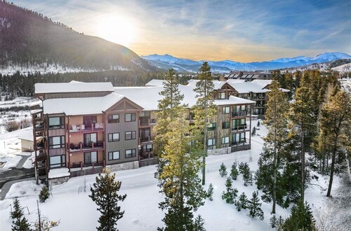 1-bedroom Luxury Ski Retreat in the Heart of Keystone with free electric charger