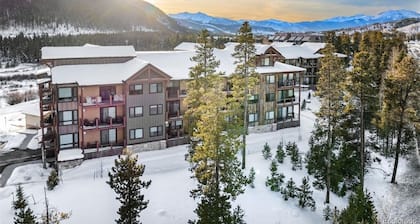 1-bedroom Luxury Ski Retreat in the Heart of Keystone with free electric charger