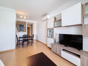 Interior - R. MARINE II 139 – Piso vista al canal y piscina (Rosas / Roses)