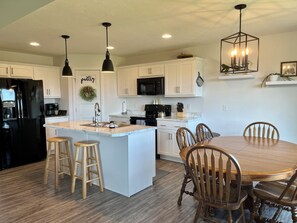 Dining - Ashwood Gables: A Taste of Home. Full Fence, (Springfield)