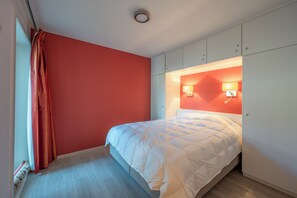 Apartamento | 2 dormitorios y tabla de planchar con plancha