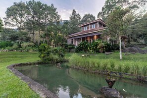 Front of property - Lingga Garden House (Cisarua)