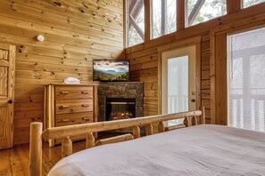 6 quartos, ferros/tábuas de passar roupa, berço de viagem