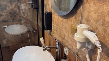 Standard Room, Garden View | Bathroom