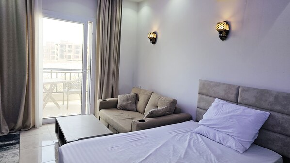 Living area - Cozy studio in pleasant Hurghada with AC, WiFi (Hurghada)