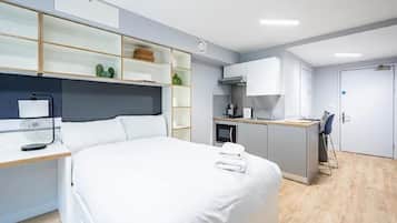 Classic Studio, Non Smoking | Blackout curtains, free WiFi