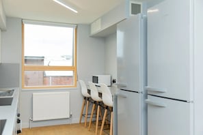 Apartment, 4 Bedrooms, Non Smoking | Private kitchen