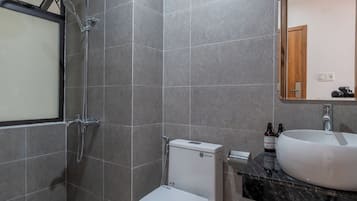 Shower, free toiletries, hair dryer, towels