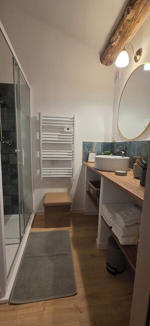 Comfort Double Room | Bathroom - Le MAS CLEMENTINE (Puisserguier)