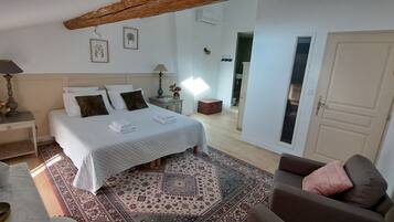 Comfort Suite | Seterika/papan seterika, Wi-fi percuma, cadar katil