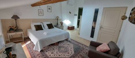 Iron/ironing board, free WiFi, bed sheets