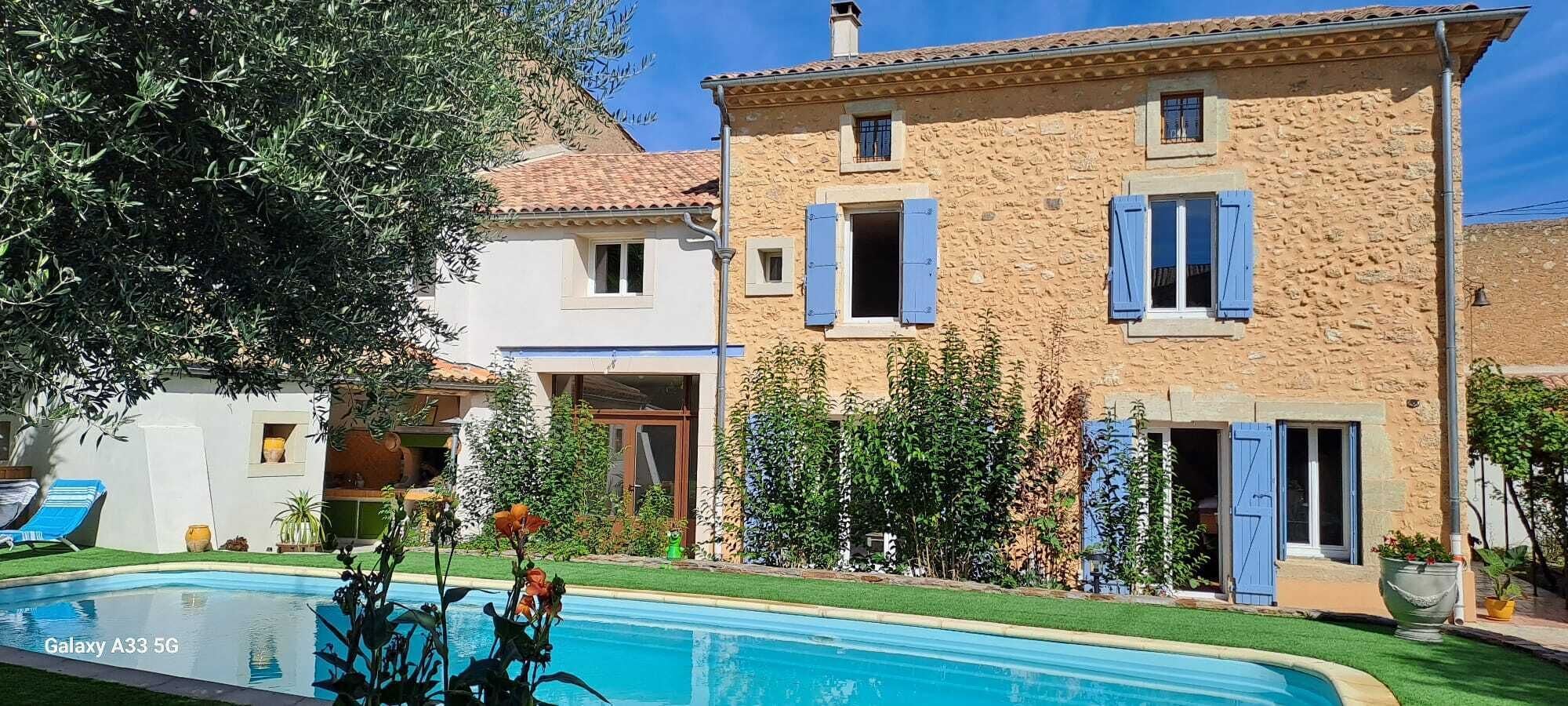 Fachada de la propiedad