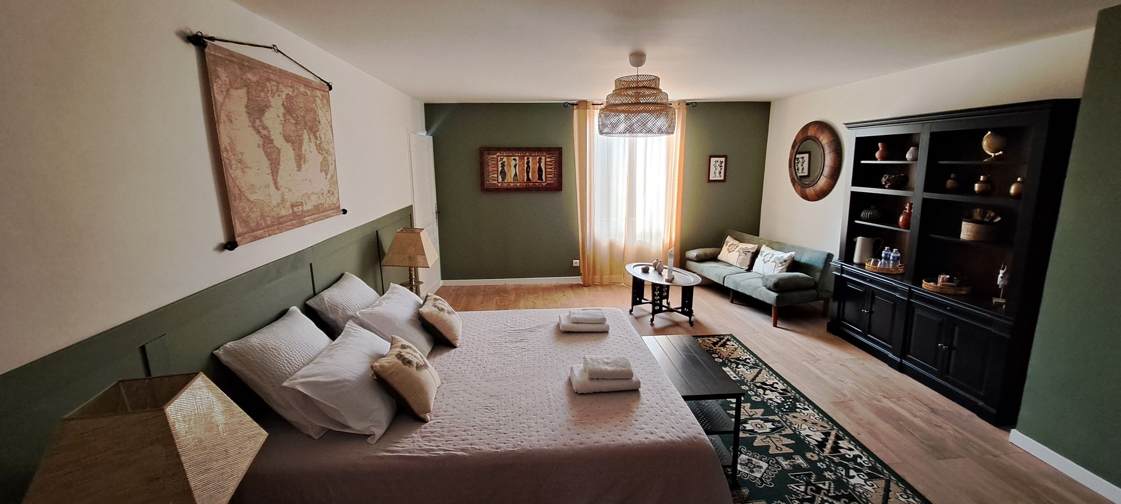 Comfort Suite, Pool View | Seterika/papan seterika, Wi-fi percuma, cadar katil 