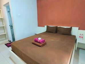 Superior Double Room | Free WiFi - Hotel Karunia PKPRI (Purwodadi)