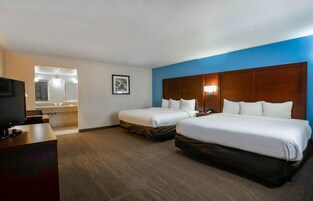 Escritorio y espacio para trabajar con laptop 