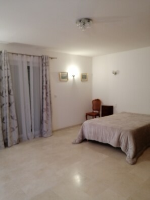 2 chambres, fer et planche Ă repasser, Wi-Fi, draps fournis