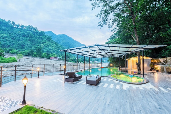 Outdoor pool - DLS Divine River Resort and Spa (Rishikesh)