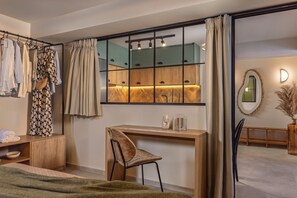 Classic Apartment | 2 bedrooms, in-room safe, blackout drapes, travel crib