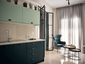 标准公寓 | 私人厨房 | 炉灶、高脚椅、厨具/餐具