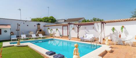 حمّام سباحة خارجي