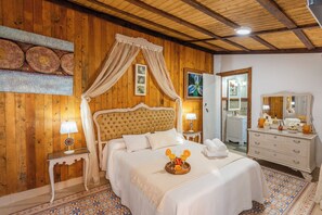 3 quartos, ferros/tábuas de passar roupa, berço de viagem