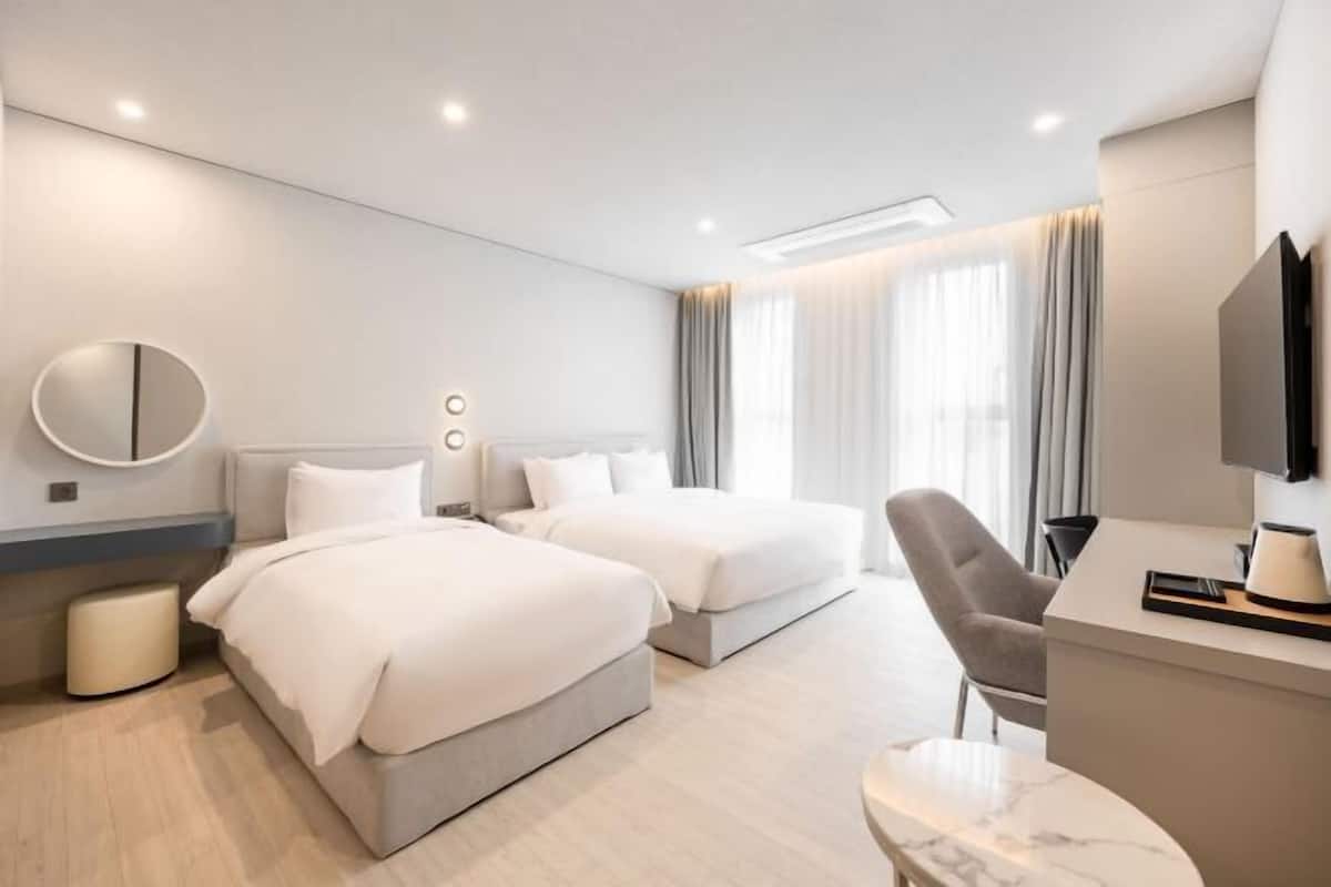 Free WiFi, bed sheets