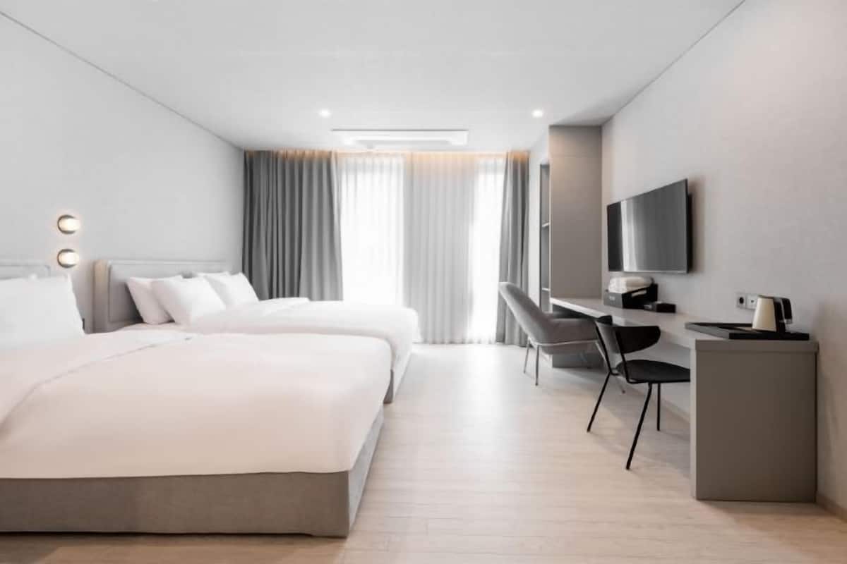 Free WiFi, bed sheets