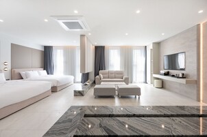 Junior Suite Room | Free WiFi, bed sheets