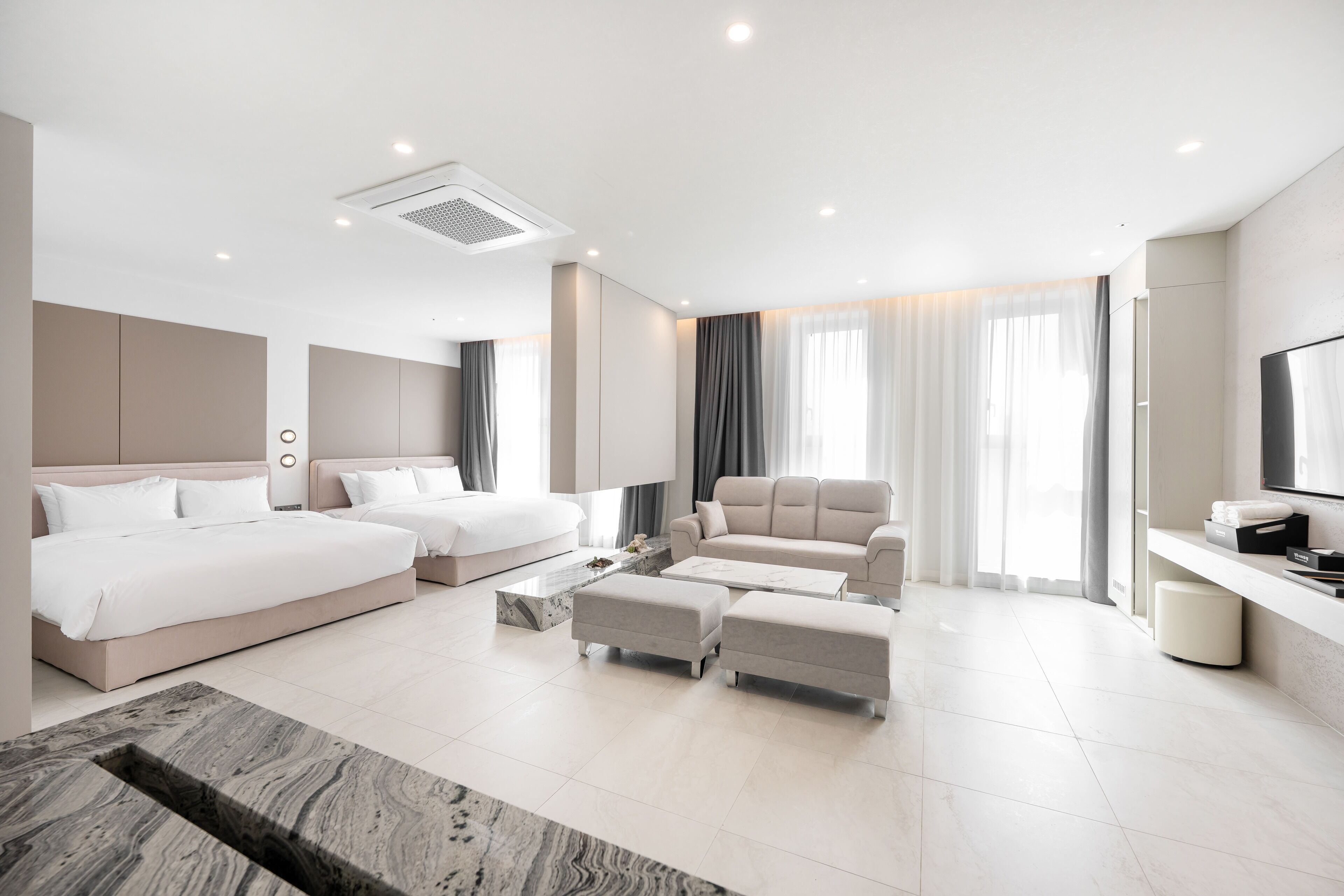 Junior Suite Room | Free WiFi, bed sheets