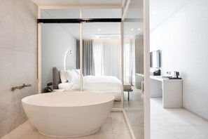 Doppia Standard | Con stile personalizzato, con arredamento individuale, Wi-Fi gratuito