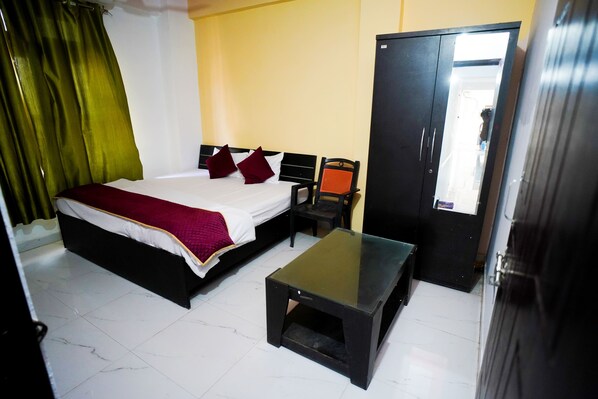 Deluxe Double Room, City View | Desk, free WiFi