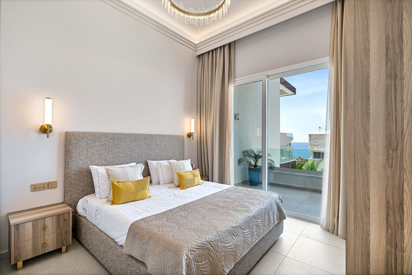 4 bedrooms, desk, iron/ironing board, free WiFi