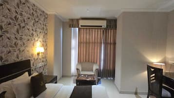 Premium bedding, desk, laptop workspace, free WiFi