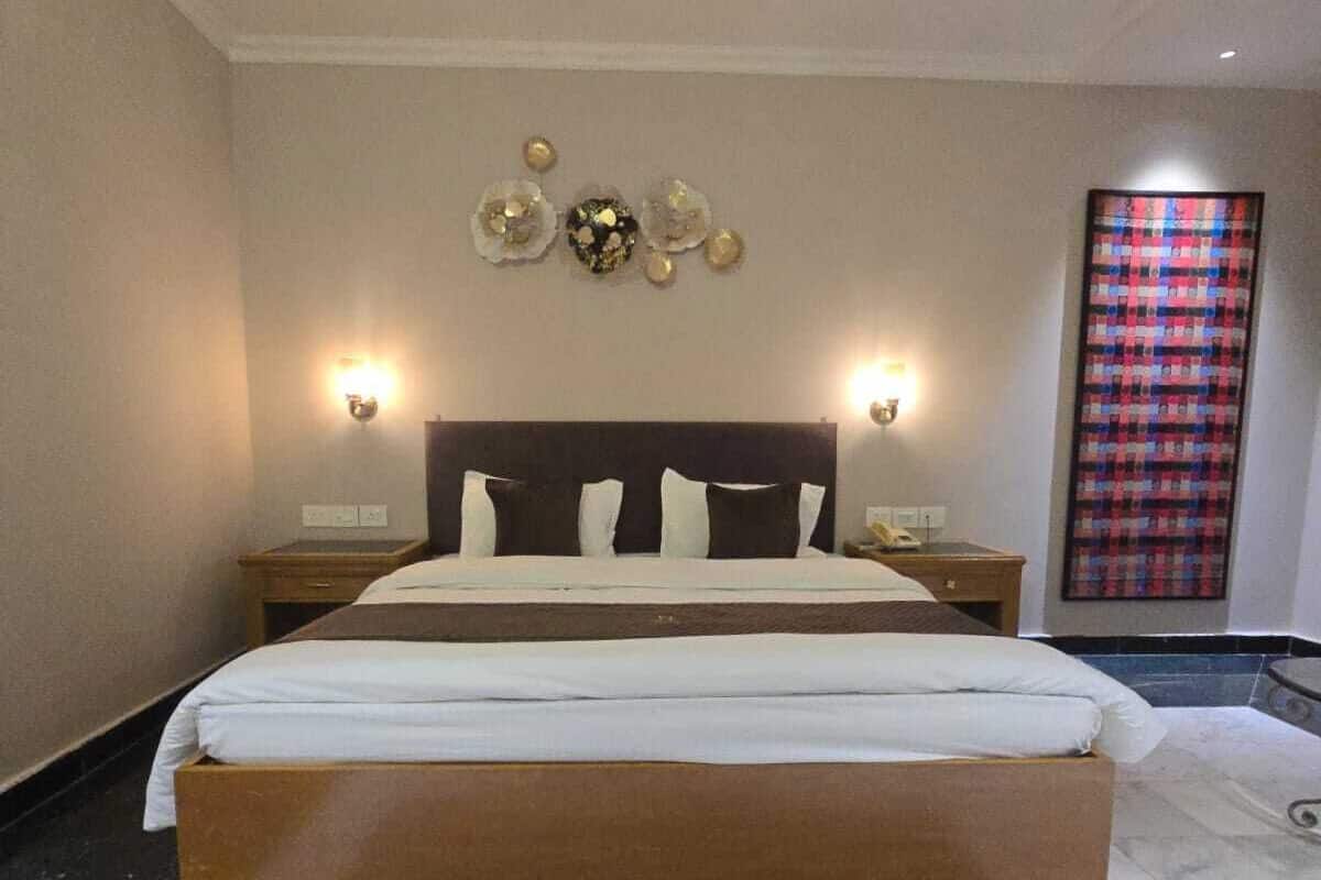 Premium bedding, desk, laptop workspace, free WiFi