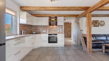 KĂŒhlschrank, Mikrowelle, Ofen, Herdplatte