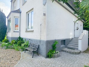 Exterior - Studio Apartment 'Villa Gute Zeit - Cosy  Apart' with Shared Terrace, Shared Garden and Wi-Fi (Nortorf)